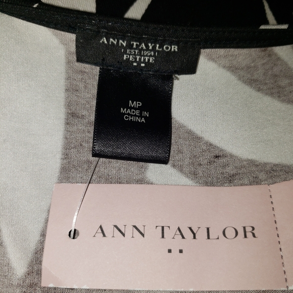 Ann Taylor V Neck Lady's Dress Sleeveless with Rouched Out at Hip - Picture 7 of 7